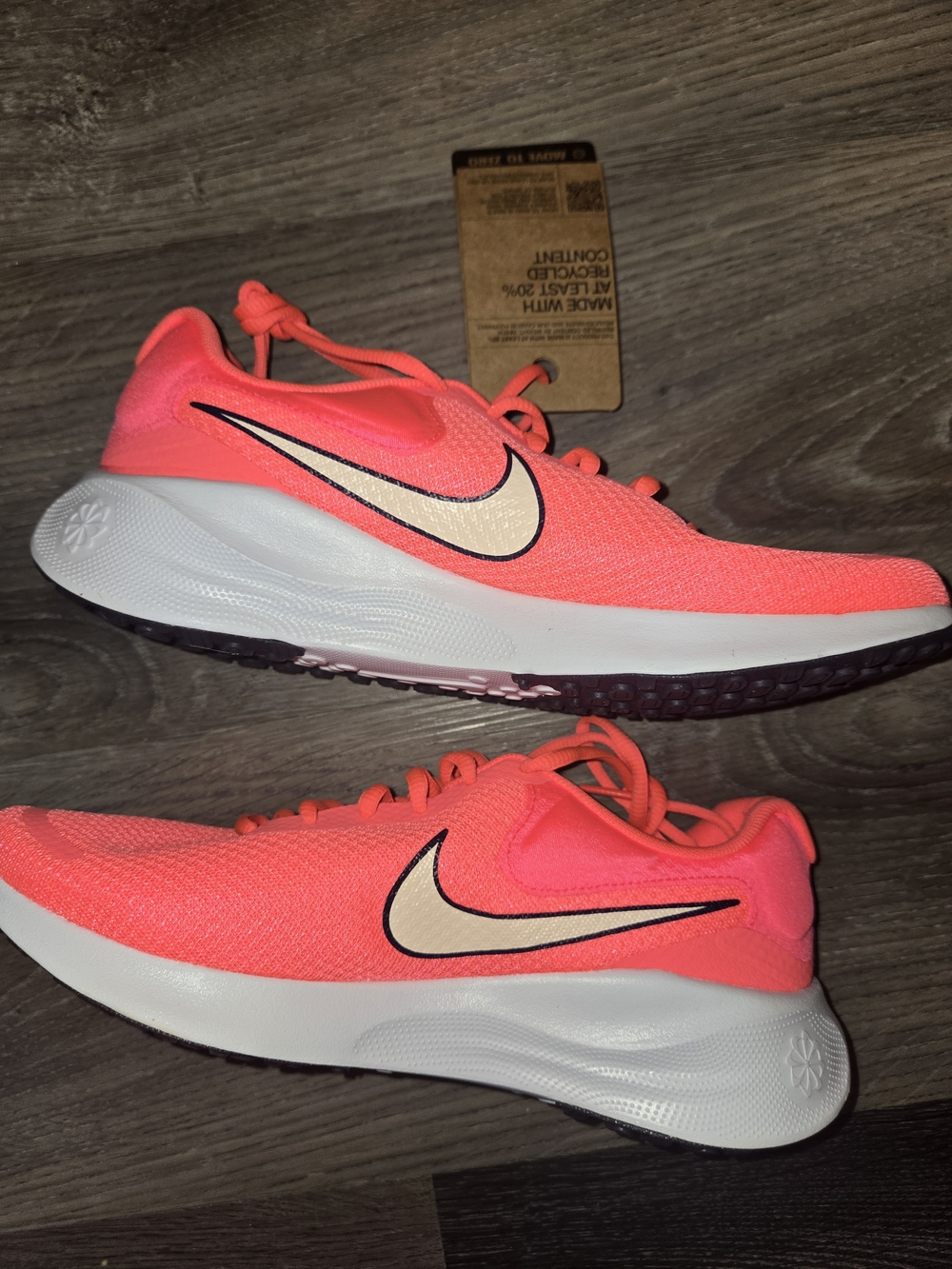 Nike Revolution Crimson Womens 9.5 with White Sole NEW - Picture 3 of 6